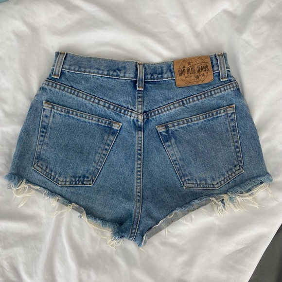 SOLD // Vintage GAP Mid Blue Denim Shorts Size W25 - Picture 3 of 7